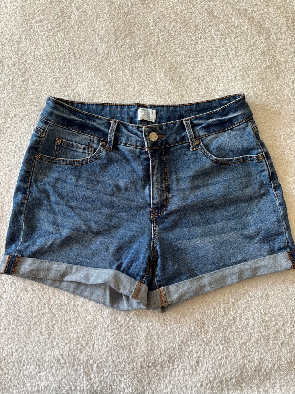 Time and Tru Women's Medium Blue Denim Rolled-Hem Shorts